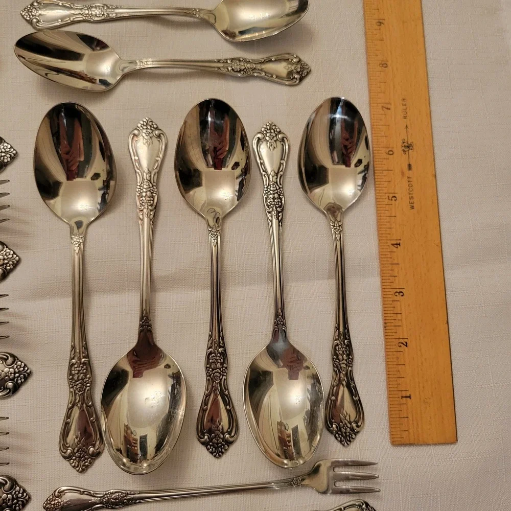 Oneida Distinction Deluxe HH 56pc Flatware Set Stainless Steel Floral Classic